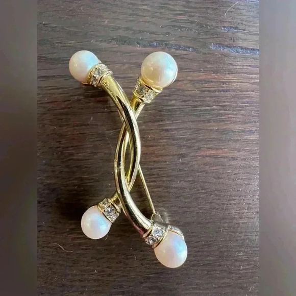 Gold Tone Crossover Brooch with Clear Rhinestones and Faux Cream Pearl Ends - Picture 1 of 3